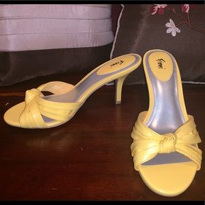 Yellow heels (short)